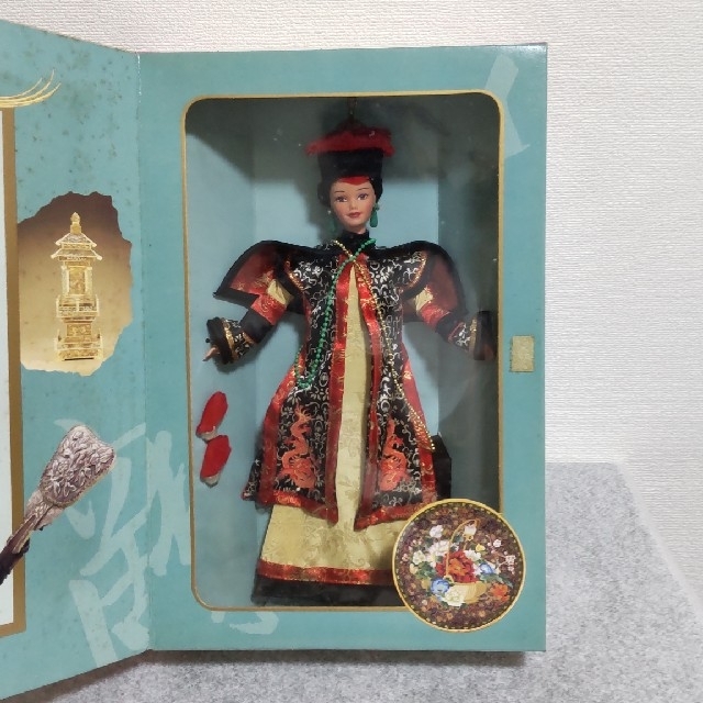 Barbie(バービー)のchinese empress barbie エンタメ/ホビーのおもちゃ/ぬいぐるみ(キャラクターグッズ)の商品写真