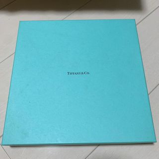 ティファニー(Tiffany & Co.)のティファニー　プレート　大皿　コブルストーンプラター　ガラス　28㎝(食器)