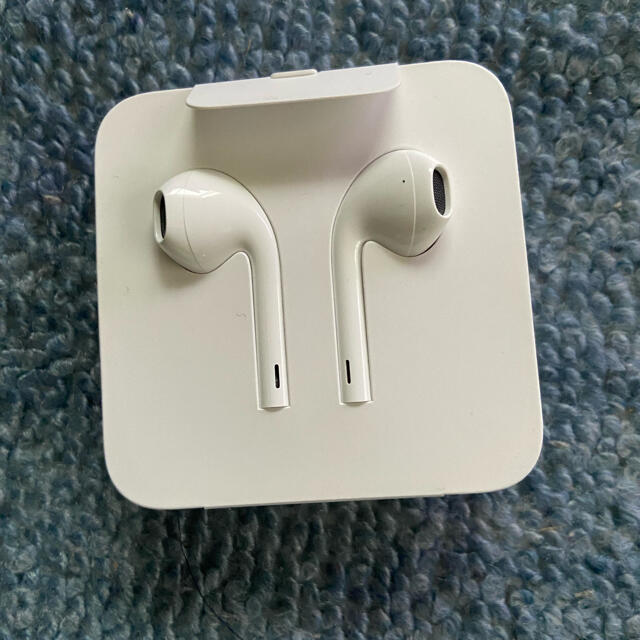 Apple(アップル)のイヤホン　アップル スマホ/家電/カメラのオーディオ機器(ヘッドフォン/イヤフォン)の商品写真