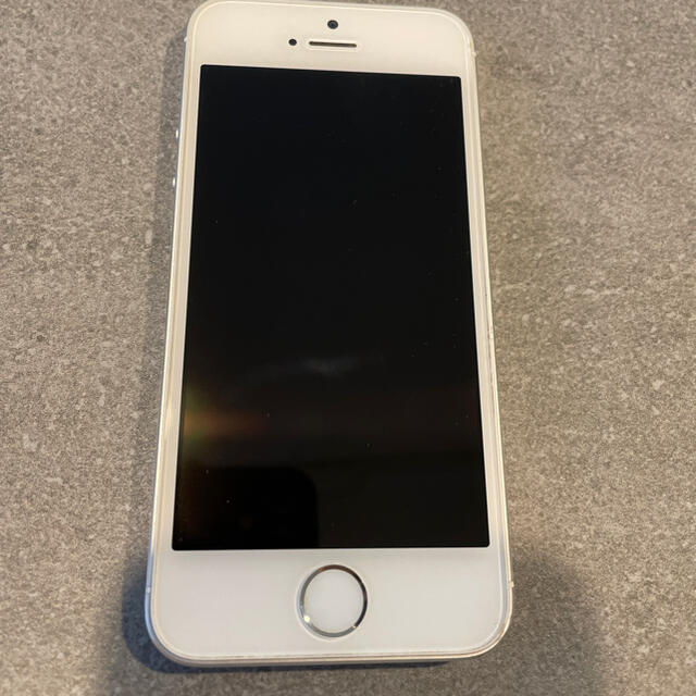 iPhone(アイフォーン)の■iPhone 5s au 16GB シルバー Apple スマホAndroid スマホ/家電/カメラのスマートフォン/携帯電話(スマートフォン本体)の商品写真