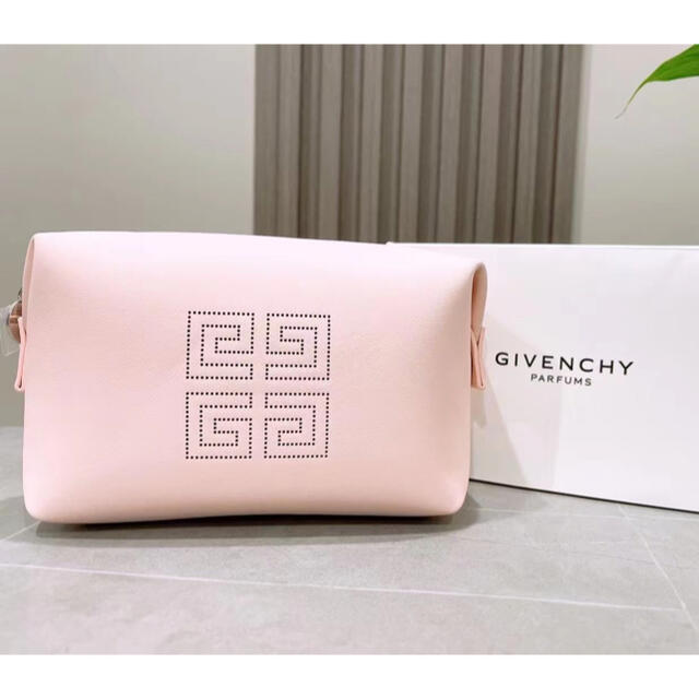 GIVENCHY(ジバンシィ)のジバンシー　化粧ポーチ　箱付 Lサイズ レディースのファッション小物(ポーチ)の商品写真