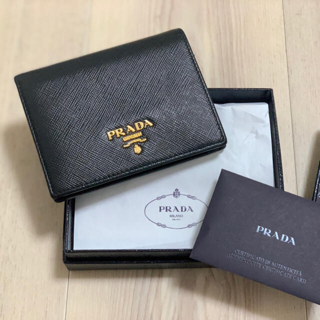 PRADA - プラダ PRADA 二つ折り 財布の通販 by D shop｜プラダならラクマ