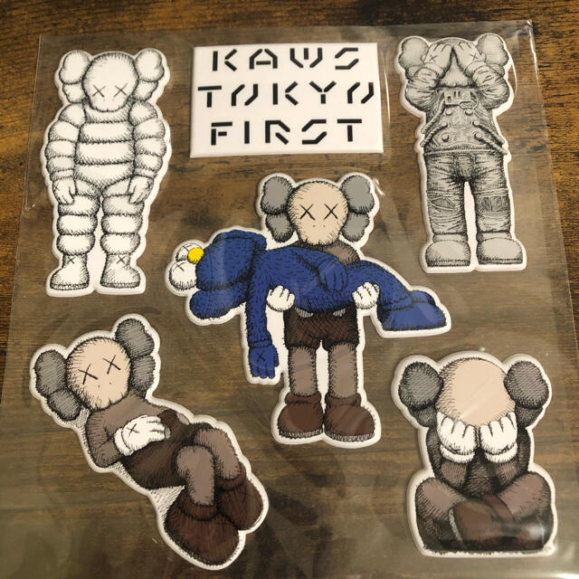 KAWS TOKYO FIRST ステッカー-