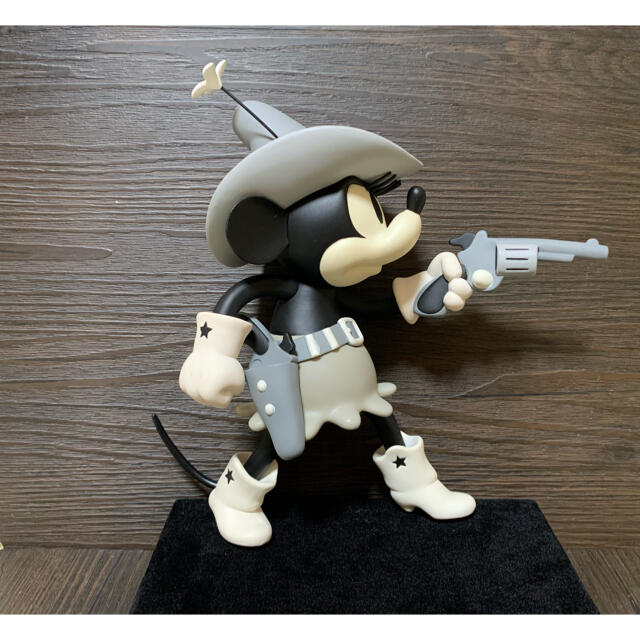 MEDICOM TOY(メディコムトイ)のメディコムトイ　ミニーマウス フィギュア　Two-Gun Mickey 2004 エンタメ/ホビーのフィギュア(その他)の商品写真