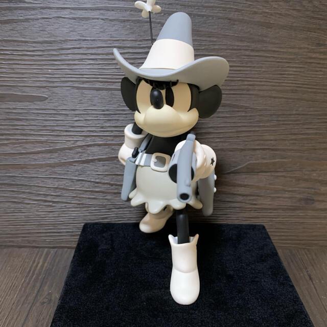 MEDICOM TOY(メディコムトイ)のメディコムトイ　ミニーマウス フィギュア　Two-Gun Mickey 2004 エンタメ/ホビーのフィギュア(その他)の商品写真