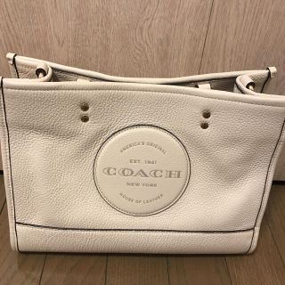 コーチ(COACH)の送料込COACH ホワイト　デンプシー キャリーオール ウィズ パッチ チョーク(トートバッグ)