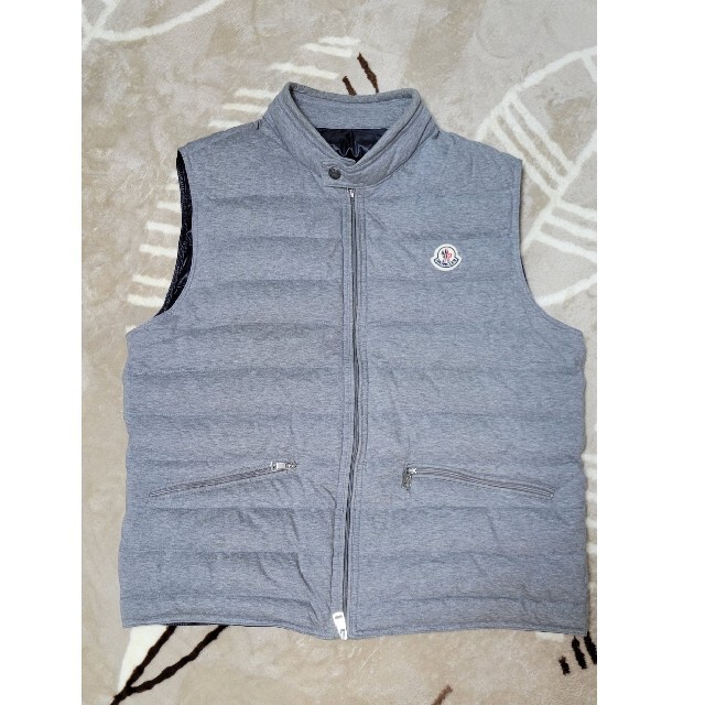 MONCLER(モンクレール)の【送料無料】MONCLER　ダウンベスト　グレー　サイズ4 メンズのジャケット/アウター(ダウンベスト)の商品写真