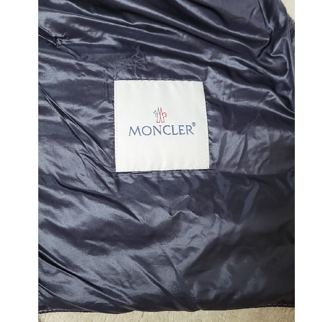 MONCLER(モンクレール)の【送料無料】MONCLER　ダウンベスト　グレー　サイズ4 メンズのジャケット/アウター(ダウンベスト)の商品写真