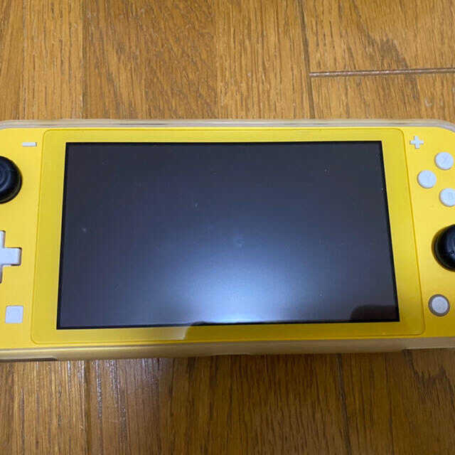 Nintendo Switch(ニンテンドースイッチ)のNintendo Switch Lite イエロー エンタメ/ホビーのゲームソフト/ゲーム機本体(家庭用ゲーム機本体)の商品写真