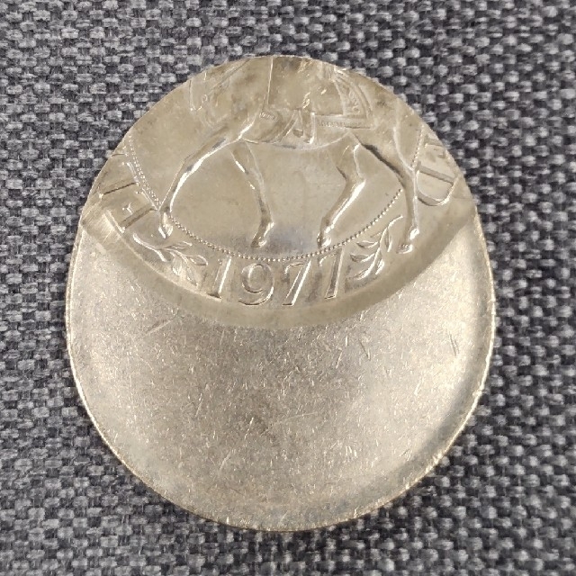 エリザベス2世エラーコイン　エリザベス二世 在位25周年  記念コイン 1977年 コイン