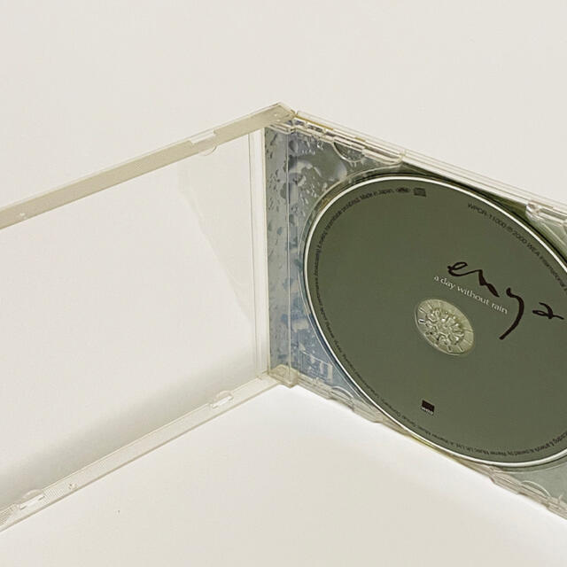 CD エンヤ /アマランタイン/ア•デイ•ウィズアウト•レイン/2枚セット エンタメ/ホビーのCD(ポップス/ロック(洋楽))の商品写真