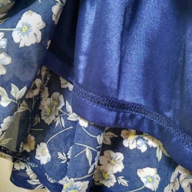 Rag out ラグアウト　フレアスカート　フラワープリント レディースのスカート(ひざ丈スカート)の商品写真