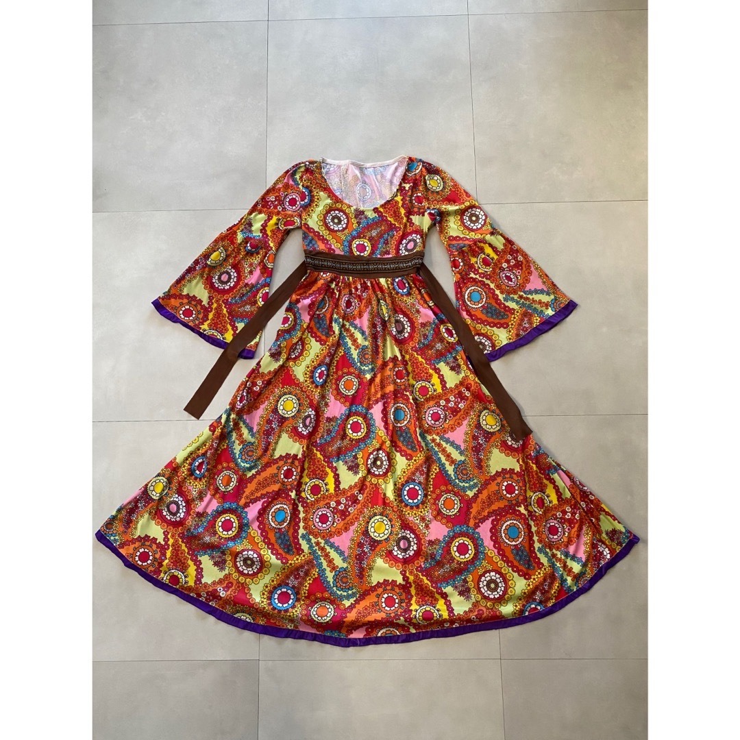 古着 ビンテージ 70s カラフル ヒッピー ワンピース 花柄 総柄の 古着 ビンテージ 70s カラフル ヒッピー ワンピース 花柄 総柄の