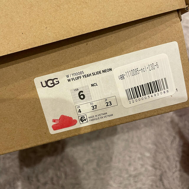 ugg フラッフイヤースライド ネオン 23 37 6 3