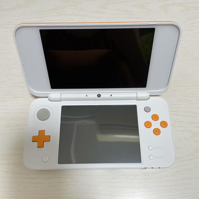 ニンテンドー2DS(ニンテンドー2DS)のNintendo ゲーム機本体 NEW ニンテンドー 2DS LL ホワイト/オ エンタメ/ホビーのゲームソフト/ゲーム機本体(携帯用ゲーム機本体)の商品写真