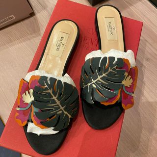 ヴァレンティノ(VALENTINO)のVALENTINOサンダル(サンダル)