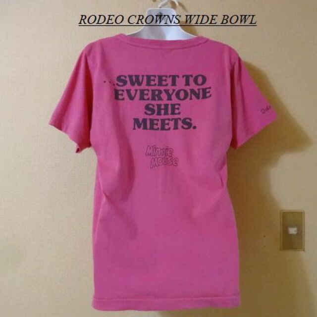 RODEO CROWNS WIDE BOWL(ロデオクラウンズワイドボウル)のRODEO CROWNS WIDE BOWLディズニーコラボミッキー絵柄Tシャツ レディースのトップス(Tシャツ(半袖/袖なし))の商品写真