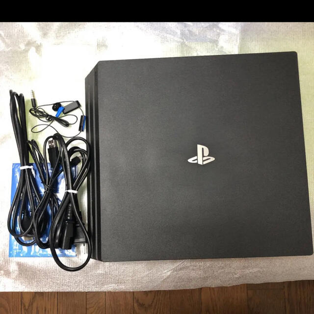 美品PlayStation®4 Pro ジェットブラック 1TB CUH-700