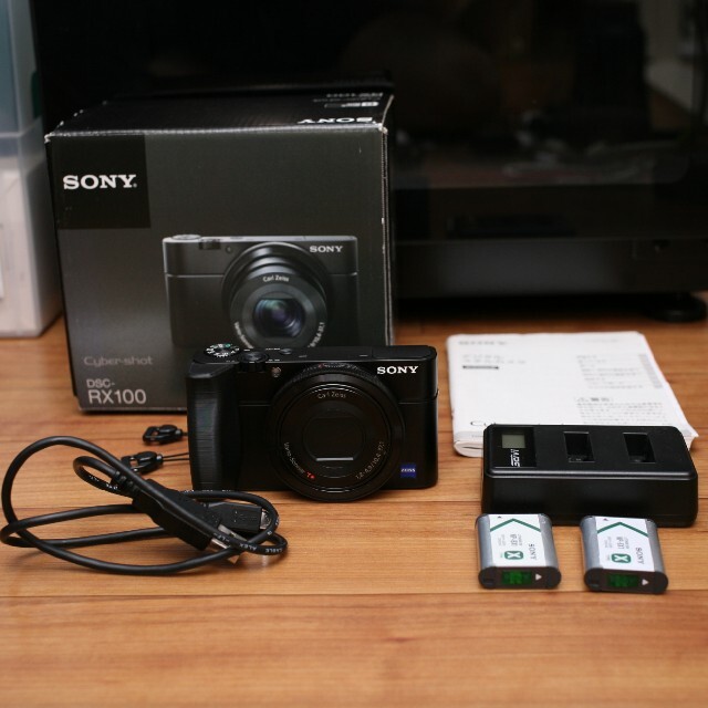 SONY(ソニー)のまさかず様専用ソニー DSC-RX100 初代 傷あり 完動品 グリップ スマホ/家電/カメラのカメラ(コンパクトデジタルカメラ)の商品写真