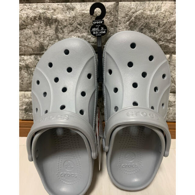 crocs(クロックス)の✨【新品　未使用　タグ付き】クロックス　24cm✨ レディースの靴/シューズ(サンダル)の商品写真