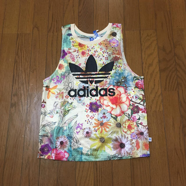 adidas(アディダス)の新品 花柄 タンクトップ レディースのトップス(タンクトップ)の商品写真