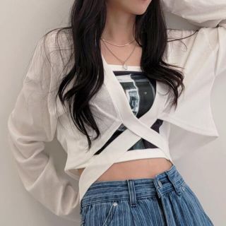 スタイルナンダ(STYLENANDA)の【予約商品】《2カラー》クロス　ボレロ　クロップド　カーディガン　ユニーク　韓国(カーディガン)