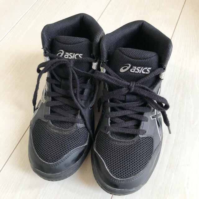 asics(アシックス)のアシックスバッシュ21.5センチ キッズ/ベビー/マタニティのキッズ靴/シューズ(15cm~)(スニーカー)の商品写真