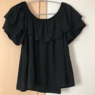 ユニクロ(UNIQLO)のユニクロ　Tシャツ　フリル　オフショル　ブラック(Tシャツ(半袖/袖なし))