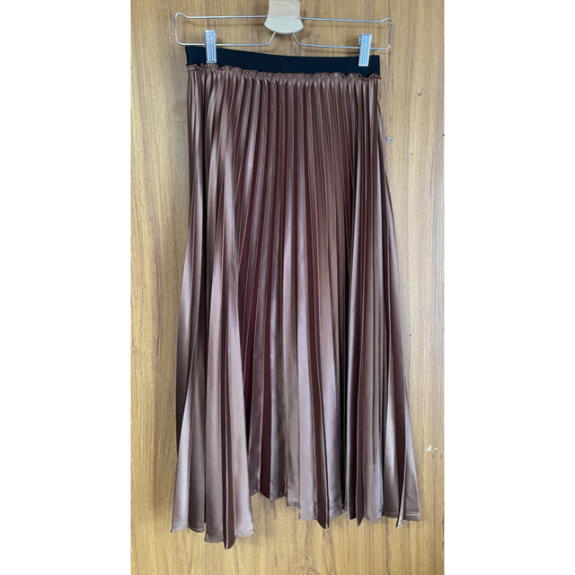 ZARA(ザラ)のZARA サテン風プリーツスカート  レディースのスカート(ひざ丈スカート)の商品写真
