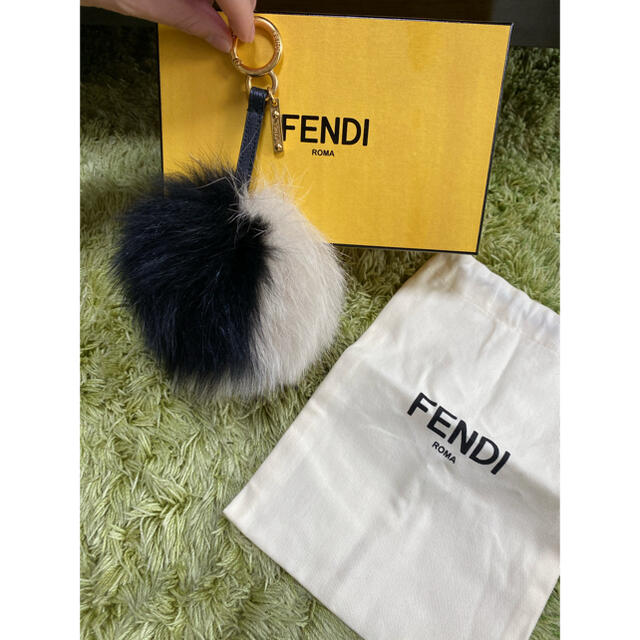 ツートンカ FENDI チャームの通販 by にゃんにゃん子's shop