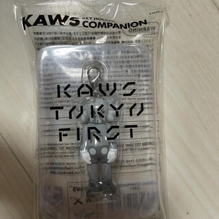 メディコムトイ(MEDICOM TOY)のKaws Tokyo First キーホルダー(キーホルダー)
