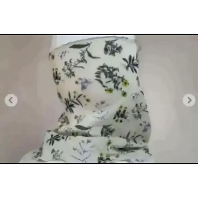 ロングタイプオフホワイト&植物柄レースウェーブハンドメイドネックウォーマー レディースのファッション小物(ネックウォーマー)の商品写真