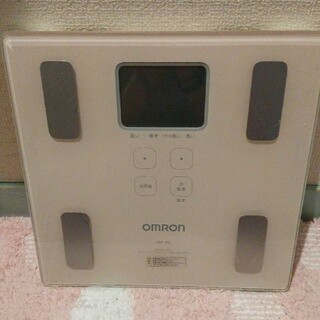 オムロン(OMRON)の体重計  ‼️     オムロン   ‼️    ピンク ♥️(体重計)