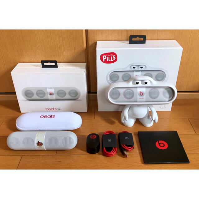 Beats by Dr Dre(ビーツバイドクタードレ)のbeats pill 2.0 Bluetoothスピーカー（WH）スタンド付き スマホ/家電/カメラのオーディオ機器(スピーカー)の商品写真