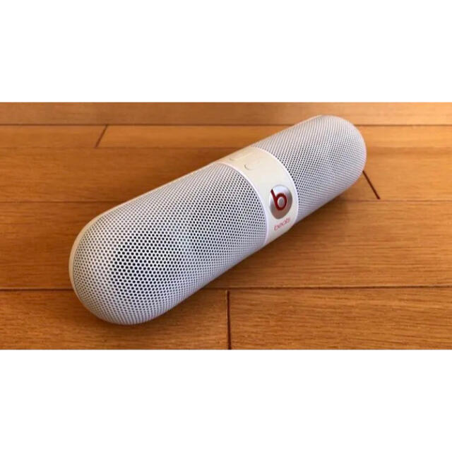 Beats by Dr Dre(ビーツバイドクタードレ)のbeats pill 2.0 Bluetoothスピーカー（WH）スタンド付き スマホ/家電/カメラのオーディオ機器(スピーカー)の商品写真