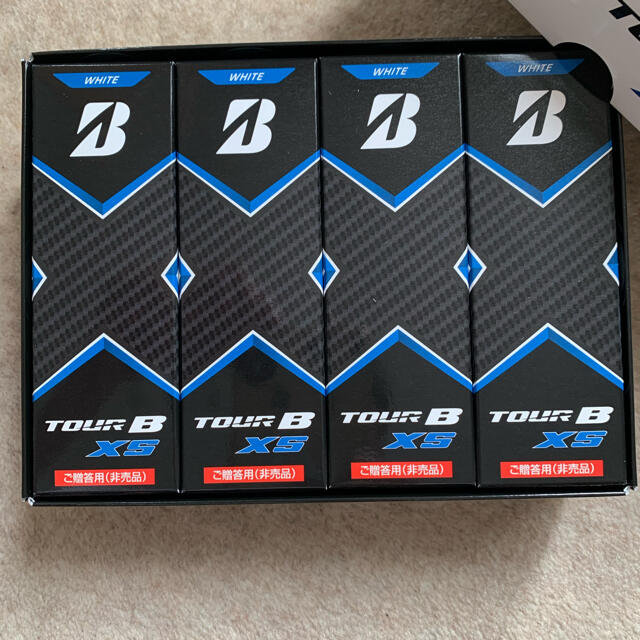 BRIDGESTONE(ブリヂストン)のブリヂストン TOUR B XS ゴルフボール(12個) スポーツ/アウトドアのゴルフ(その他)の商品写真