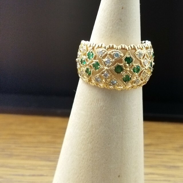 K18　YGエメラルド　ダイヤモンド　透かしリング レディースのアクセサリー(リング(指輪))の商品写真