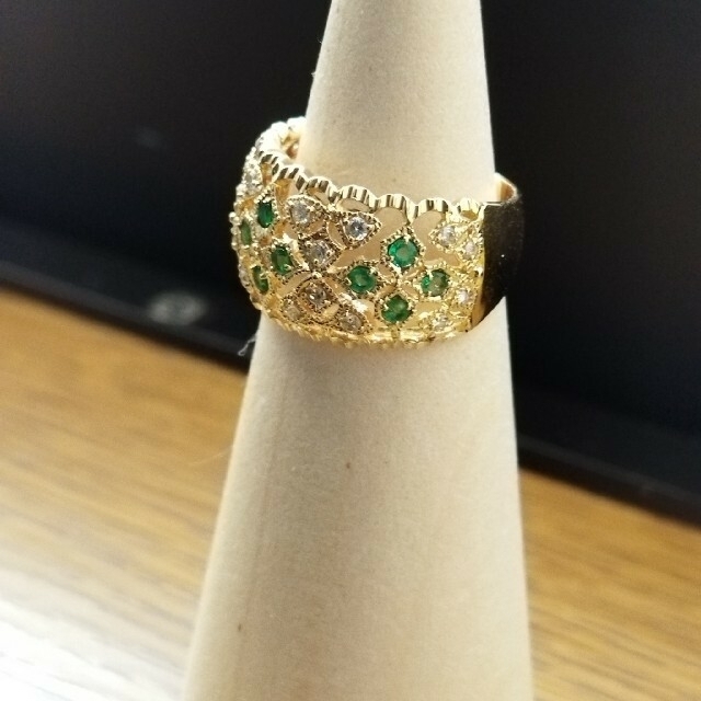 K18　YGエメラルド　ダイヤモンド　透かしリング レディースのアクセサリー(リング(指輪))の商品写真