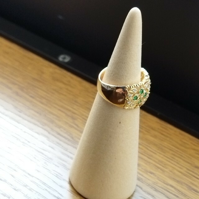 K18　YGエメラルド　ダイヤモンド　透かしリング レディースのアクセサリー(リング(指輪))の商品写真