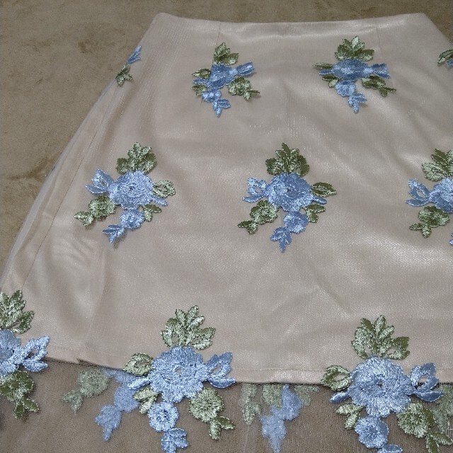 Million Carats(ミリオンカラッツ)の最終　花刺繍　シースルースカート レディースのスカート(ひざ丈スカート)の商品写真