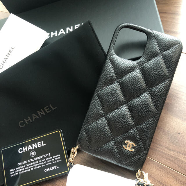 シャネルショルダーバッグCHANEL シャネル　携帯ケース　iPhoneケース　チェーン付き携帯ケース