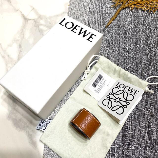 LOEWE(ロエベ)のLOEWE  ロエベ　スラップ　ブレスレット　スモール　レザー　最終価格 レディースのアクセサリー(ブレスレット/バングル)の商品写真