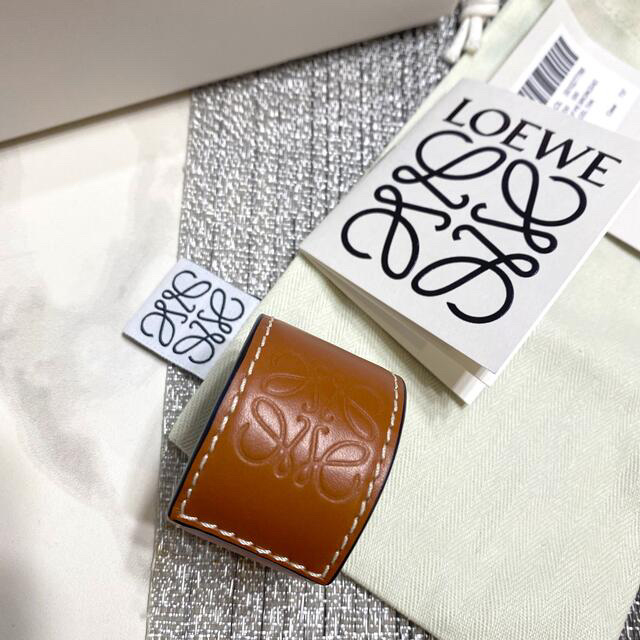 LOEWE(ロエベ)のLOEWE  ロエベ　スラップ　ブレスレット　スモール　レザー　最終価格 レディースのアクセサリー(ブレスレット/バングル)の商品写真