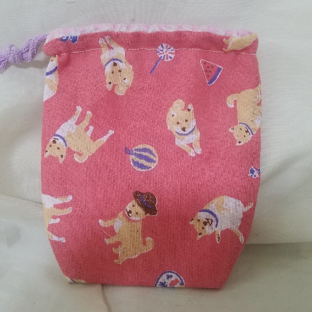 夏の柴犬ちゃん(ピンク)　片紐 巾着袋 ハンドメイドのペット(おもちゃ/ペット小物)の商品写真