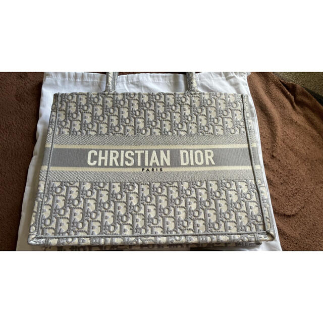 Christian Dior(クリスチャンディオール)のdiorブックトート　即発送！ レディースのバッグ(トートバッグ)の商品写真