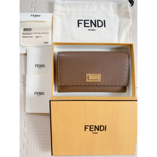 FENDI 長財布　ピーカブー