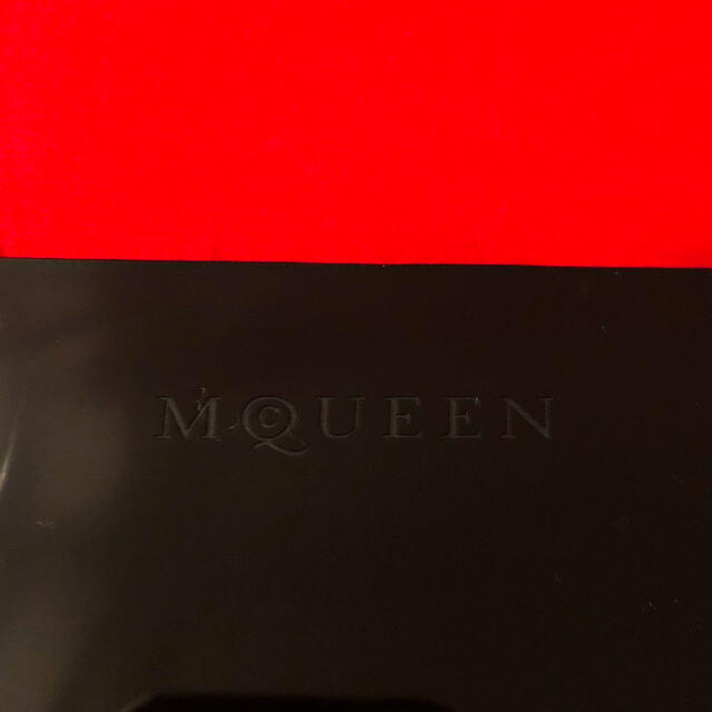 Alexander McQueen(アレキサンダーマックイーン)の【最終価格】MQUEEN レアデザイン ハンドバッグ ミニ 黒 アクリル 牛革 レディースのバッグ(ハンドバッグ)の商品写真