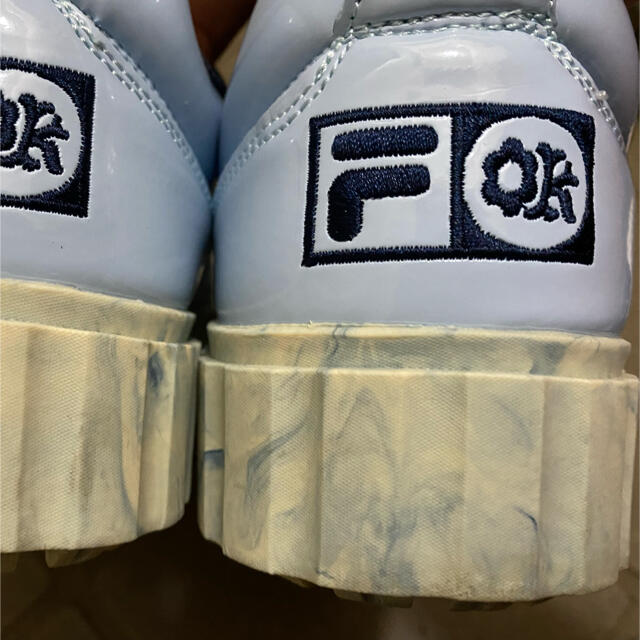 FILA(フィラ)のフィラ　水原希子　OKコラボ　エナメル　水色　スニーカー　ライトブルー レディースの靴/シューズ(スニーカー)の商品写真