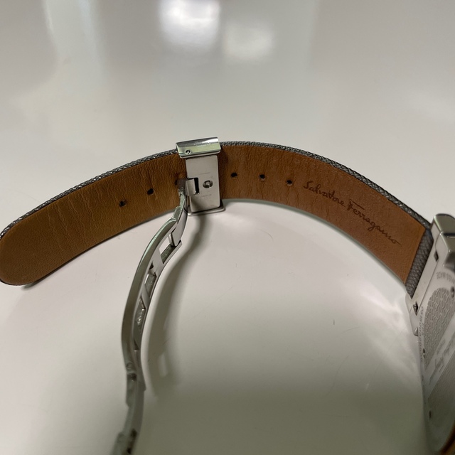 Salvatore Ferragamo(サルヴァトーレフェラガモ)のsalvatore ferragamo 時計　FP501 0013 レディースのファッション小物(腕時計)の商品写真