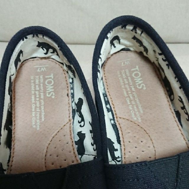 TOMS(トムズ)の(最終値下げ！！)TOMSトムス☆美品ブラックスリッポン(W7・24㎝) レディースの靴/シューズ(スリッポン/モカシン)の商品写真